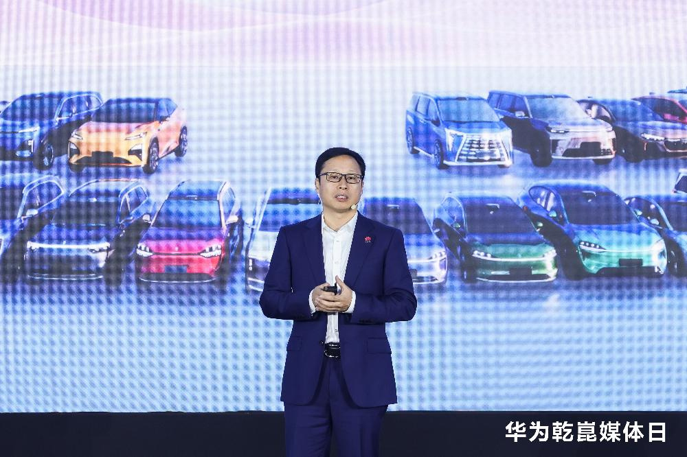 深入解析足球赛事，把握比赛脉搏 - fb体育